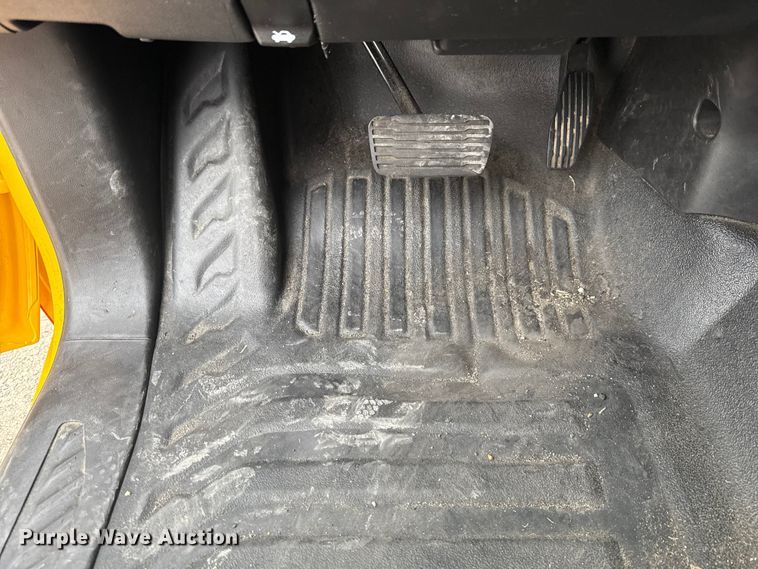 image for item EU2213 2021 Chevrolet Silverado 3500HD utility bed pickup truck