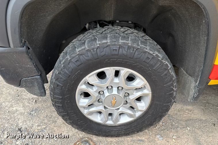 image for item EU2213 2021 Chevrolet Silverado 3500HD utility bed pickup truck