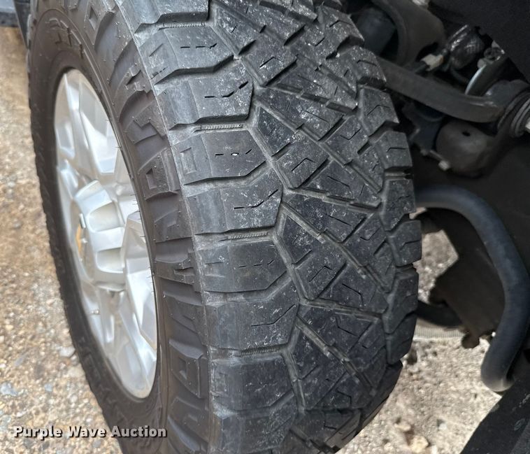 image for item EU2213 2021 Chevrolet Silverado 3500HD utility bed pickup truck