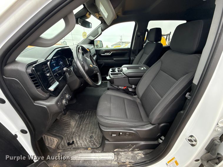 image for item EU2214 2023 Chevrolet Silverado 1500 Crew Cab pickup truck