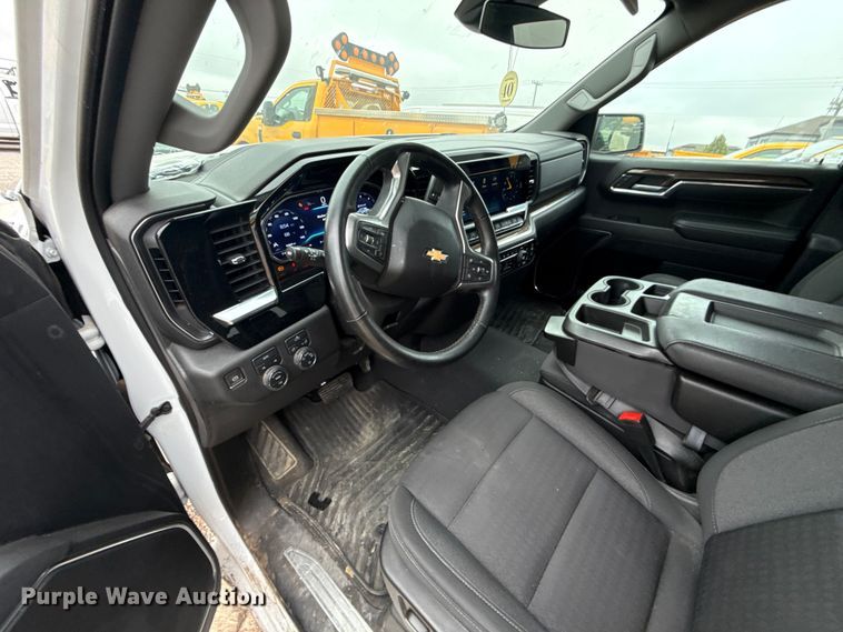 image for item EU2214 2023 Chevrolet Silverado 1500 Crew Cab pickup truck