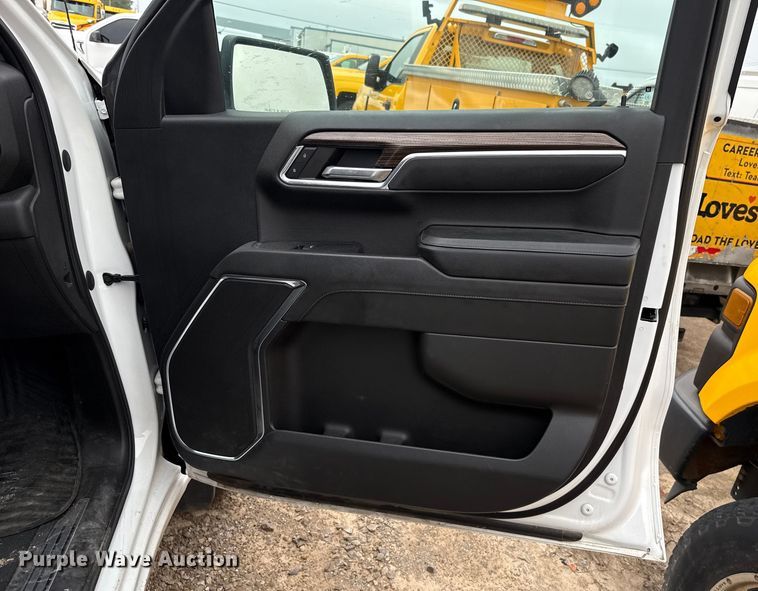 image for item EU2214 2023 Chevrolet Silverado 1500 Crew Cab pickup truck