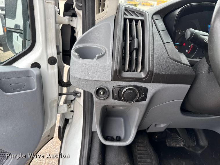 image for item EU2215 2017 Ford Transit 150 van