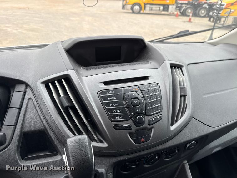 image for item EU2215 2017 Ford Transit 150 van