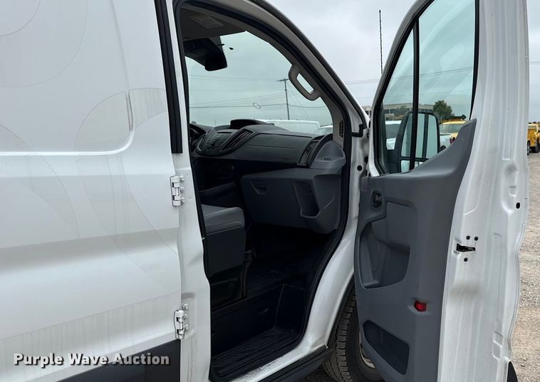 image for item EU2215 2017 Ford Transit 150 van