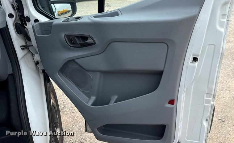 image for item EU2215 2017 Ford Transit 150 van