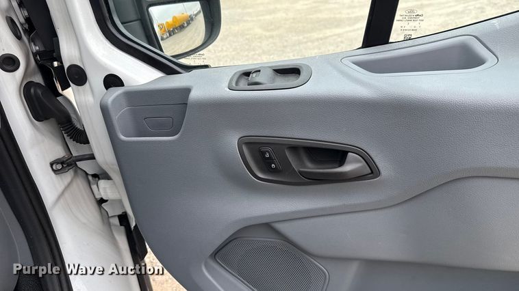 image for item EU2215 2017 Ford Transit 150 van