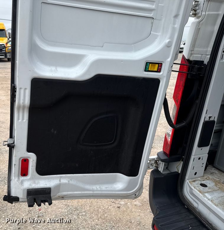 image for item EU2215 2017 Ford Transit 150 van