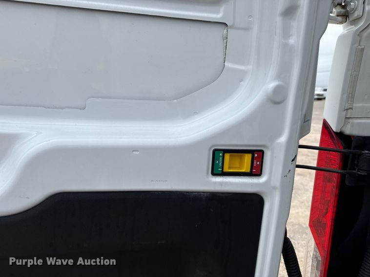 image for item EU2215 2017 Ford Transit 150 van