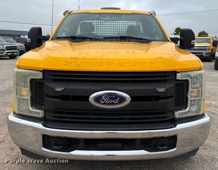 image for item EU2216 2017 Ford F350 Super Duty utility bed pickup truck