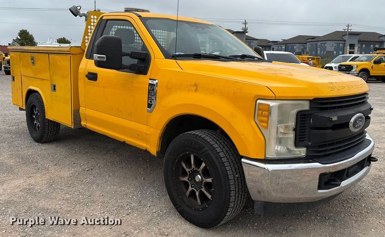 image for item EU2216 2017 Ford F350 Super Duty utility bed pickup truck