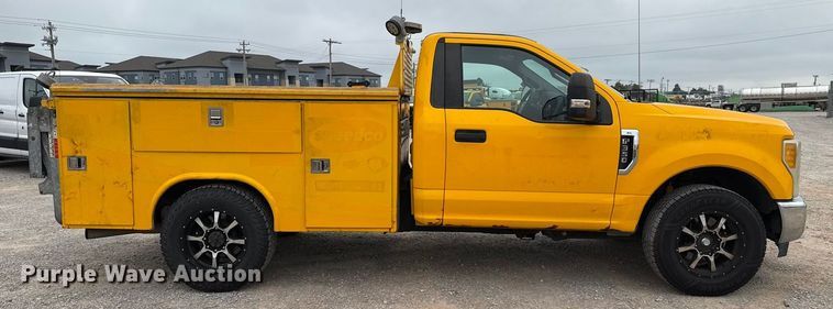 image for item EU2216 2017 Ford F350 Super Duty utility bed pickup truck