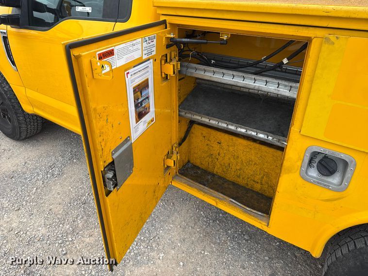 image for item EU2216 2017 Ford F350 Super Duty utility bed pickup truck