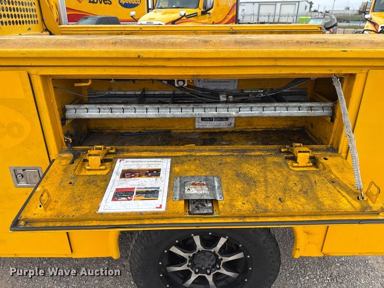 image for item EU2216 2017 Ford F350 Super Duty utility bed pickup truck