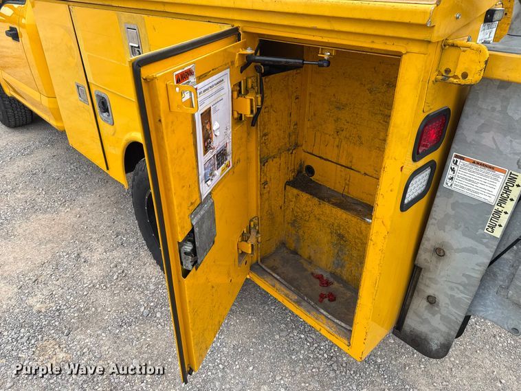 image for item EU2216 2017 Ford F350 Super Duty utility bed pickup truck