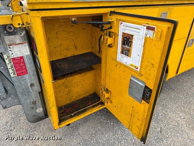 image for item EU2216 2017 Ford F350 Super Duty utility bed pickup truck