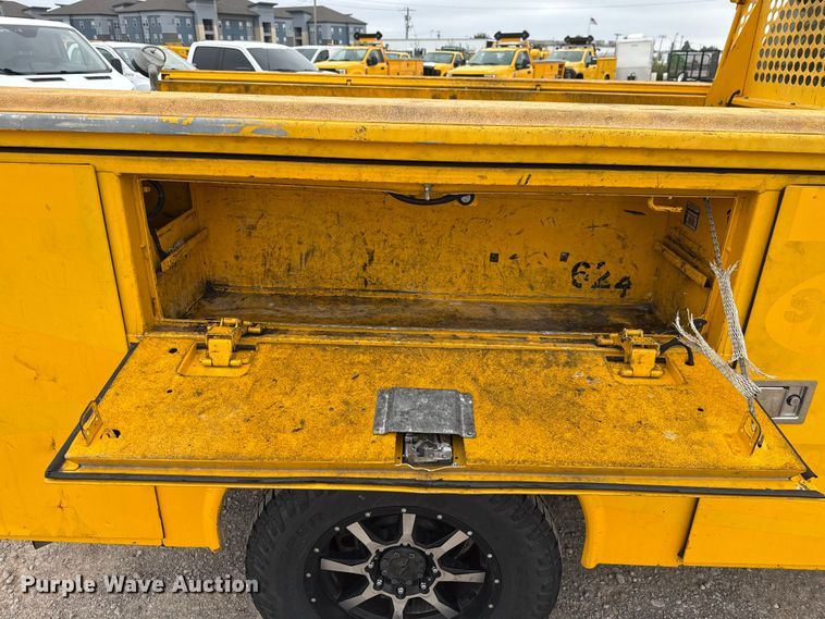 image for item EU2216 2017 Ford F350 Super Duty utility bed pickup truck