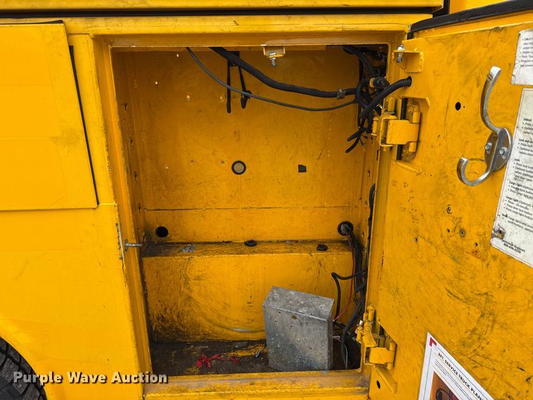 image for item EU2216 2017 Ford F350 Super Duty utility bed pickup truck