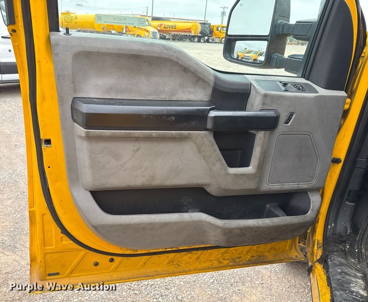 image for item EU2216 2017 Ford F350 Super Duty utility bed pickup truck