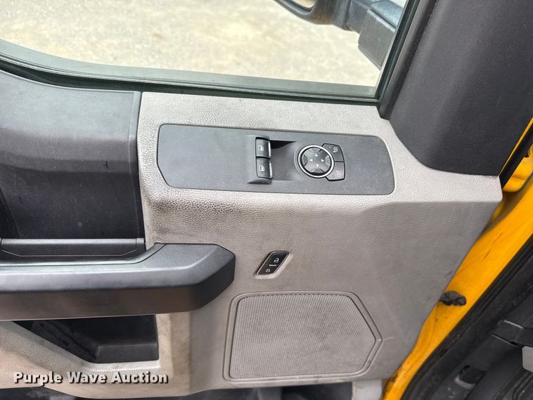 image for item EU2216 2017 Ford F350 Super Duty utility bed pickup truck