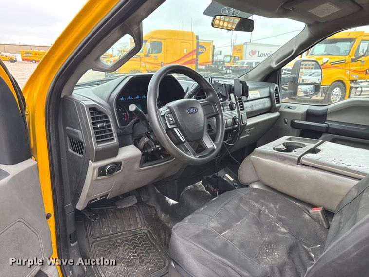 image for item EU2216 2017 Ford F350 Super Duty utility bed pickup truck