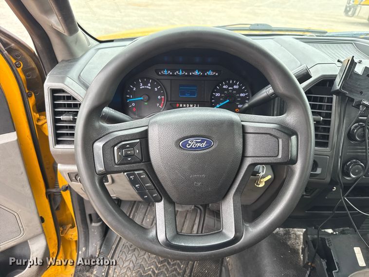 image for item EU2216 2017 Ford F350 Super Duty utility bed pickup truck