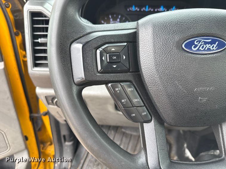 image for item EU2216 2017 Ford F350 Super Duty utility bed pickup truck