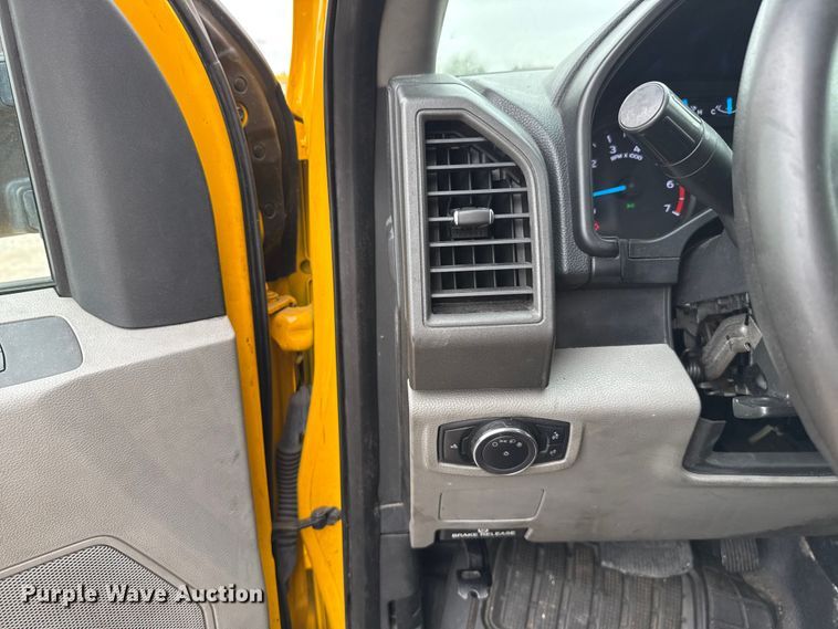 image for item EU2216 2017 Ford F350 Super Duty utility bed pickup truck