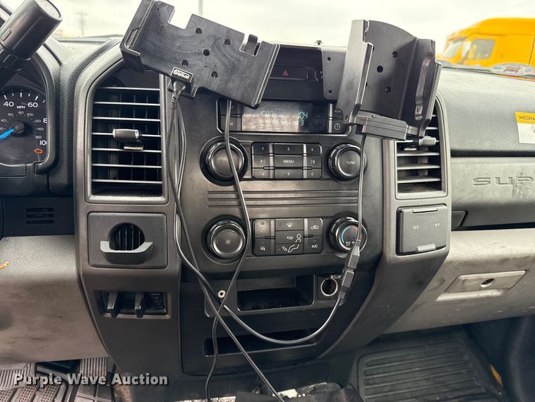 image for item EU2216 2017 Ford F350 Super Duty utility bed pickup truck