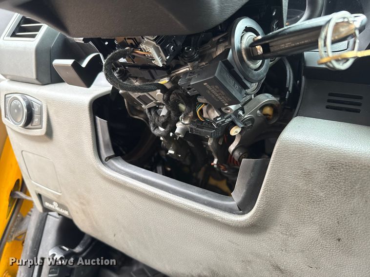 image for item EU2216 2017 Ford F350 Super Duty utility bed pickup truck