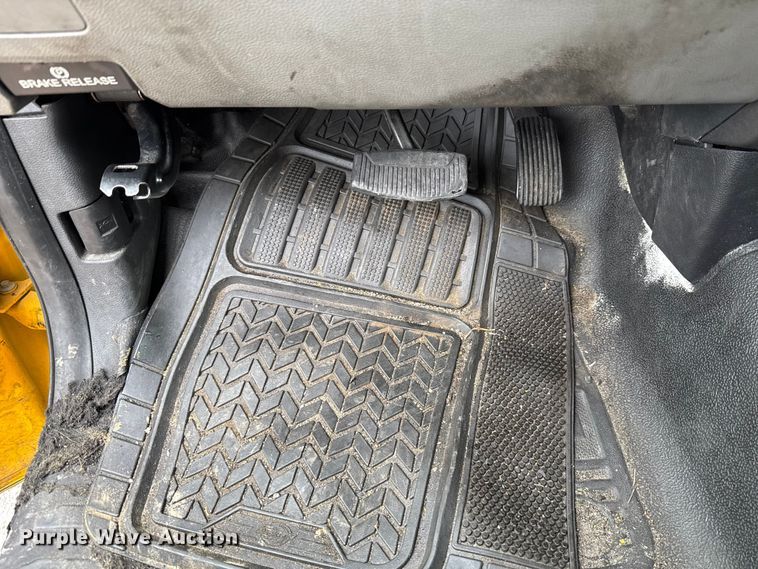 image for item EU2216 2017 Ford F350 Super Duty utility bed pickup truck