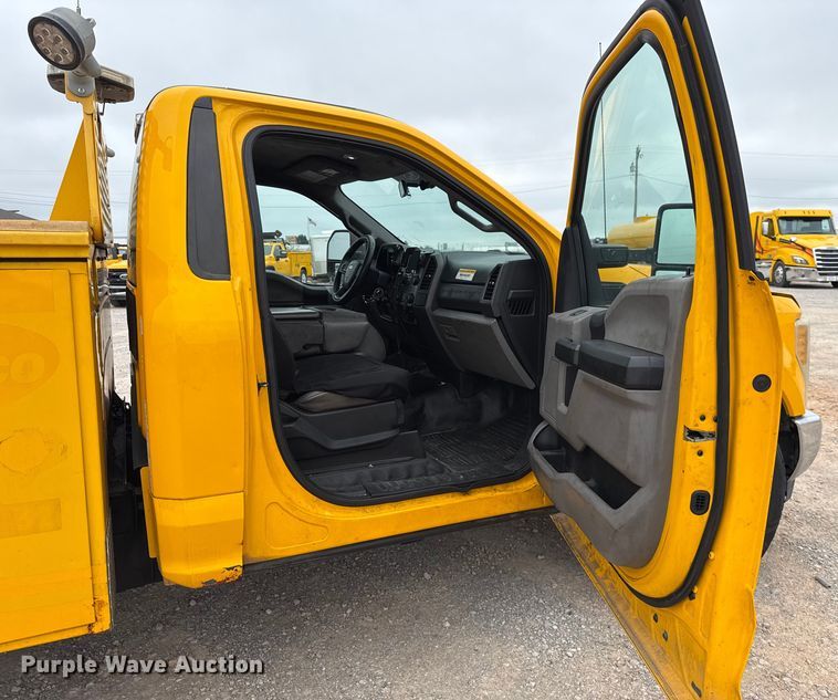 image for item EU2216 2017 Ford F350 Super Duty utility bed pickup truck