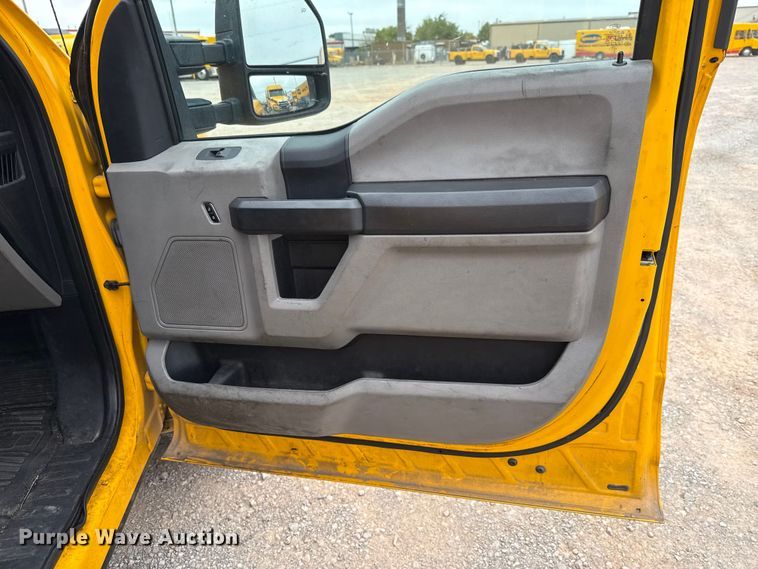 image for item EU2216 2017 Ford F350 Super Duty utility bed pickup truck