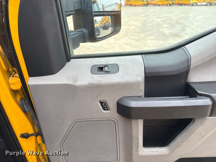 image for item EU2216 2017 Ford F350 Super Duty utility bed pickup truck