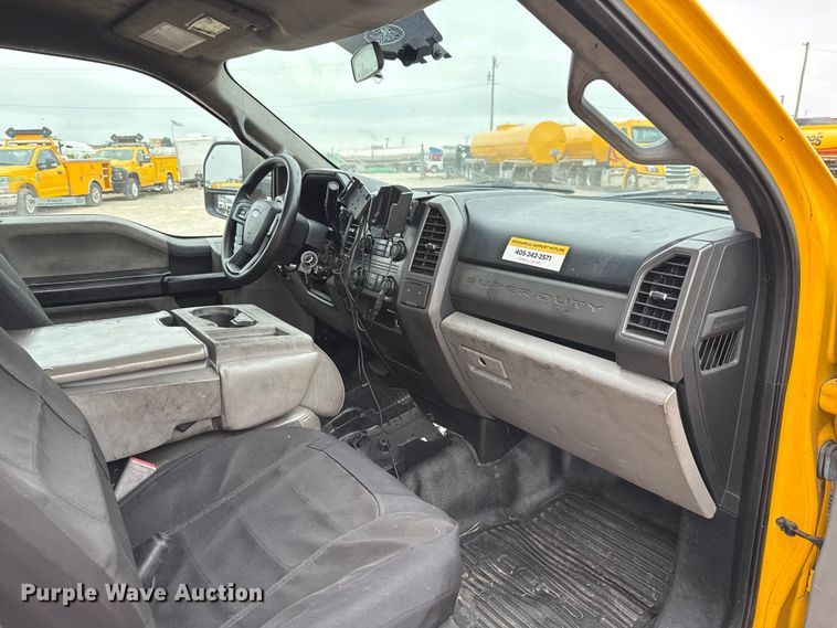 image for item EU2216 2017 Ford F350 Super Duty utility bed pickup truck