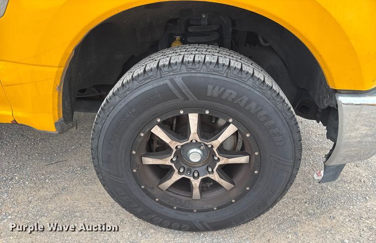 image for item EU2216 2017 Ford F350 Super Duty utility bed pickup truck