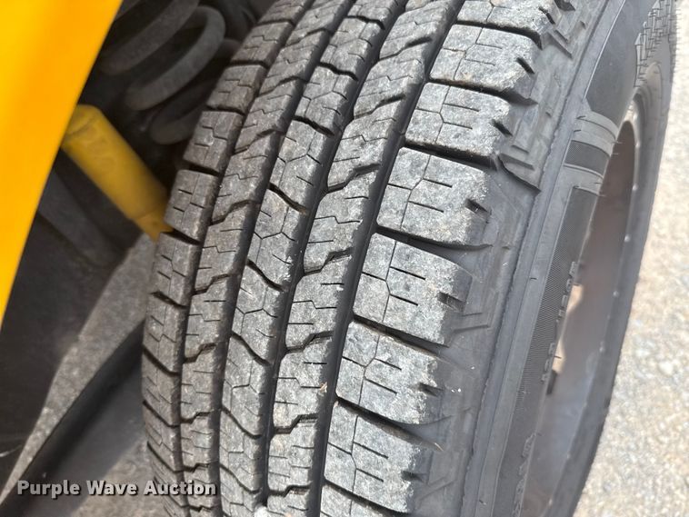 image for item EU2216 2017 Ford F350 Super Duty utility bed pickup truck