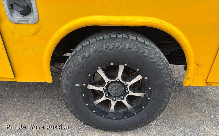 image for item EU2216 2017 Ford F350 Super Duty utility bed pickup truck