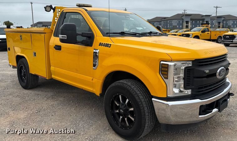 image for item EU2217 2018 Ford F350 Super Duty  utility bed pickup truck