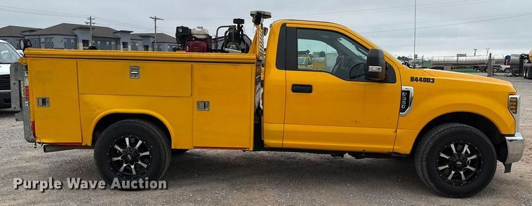 image for item EU2217 2018 Ford F350 Super Duty  utility bed pickup truck