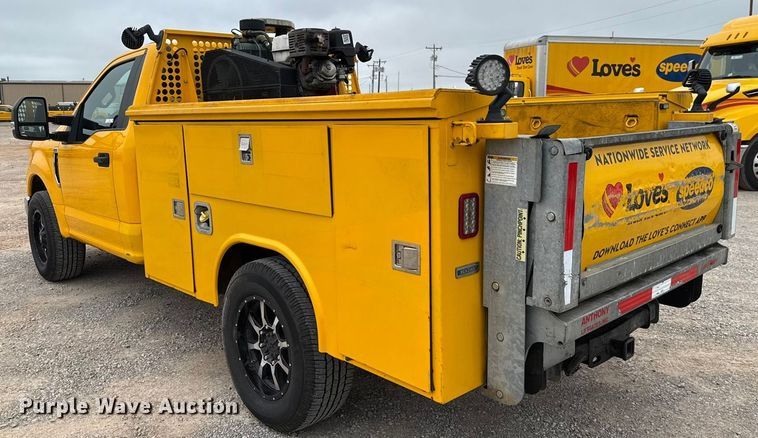 image for item EU2217 2018 Ford F350 Super Duty  utility bed pickup truck