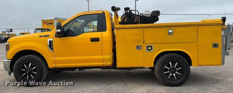 image for item EU2217 2018 Ford F350 Super Duty  utility bed pickup truck