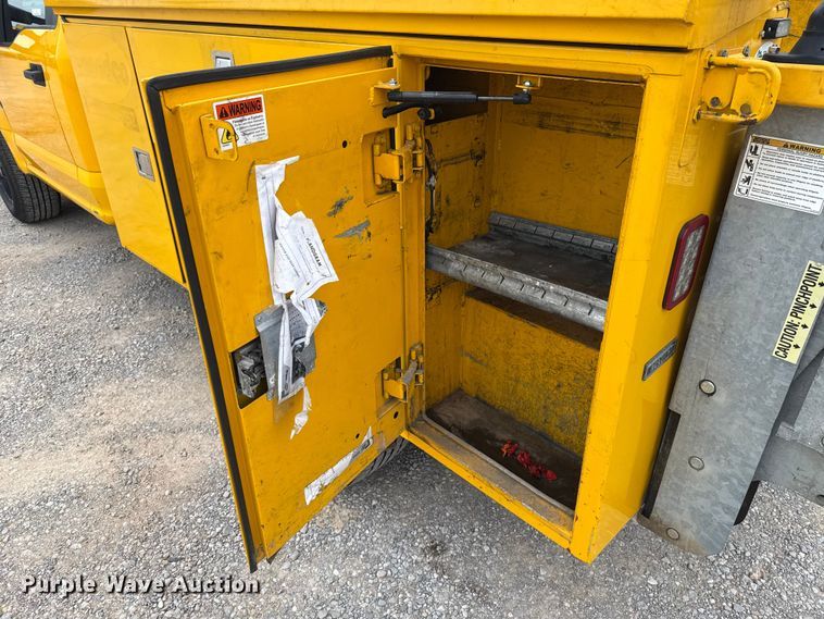 image for item EU2217 2018 Ford F350 Super Duty  utility bed pickup truck