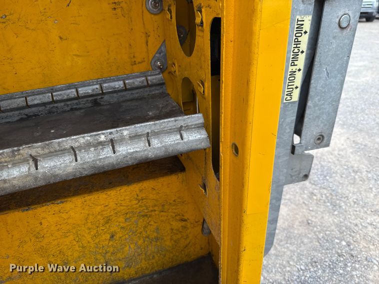 image for item EU2217 2018 Ford F350 Super Duty  utility bed pickup truck