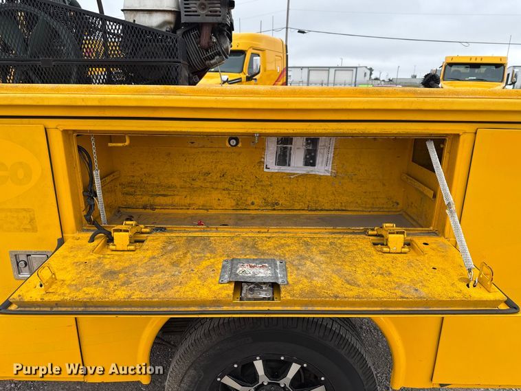 image for item EU2217 2018 Ford F350 Super Duty  utility bed pickup truck