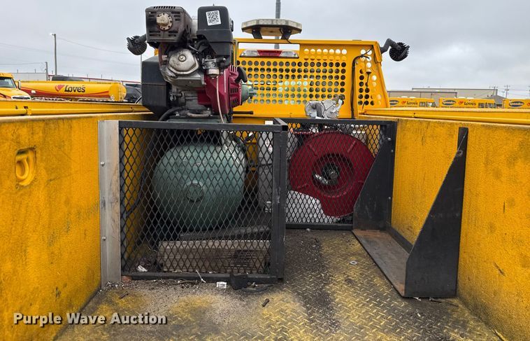 image for item EU2217 2018 Ford F350 Super Duty  utility bed pickup truck