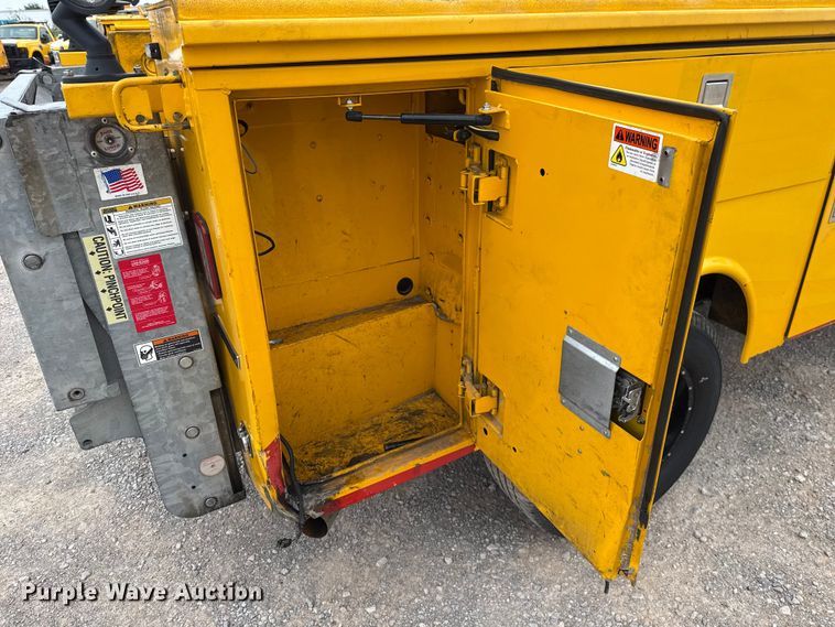 image for item EU2217 2018 Ford F350 Super Duty  utility bed pickup truck