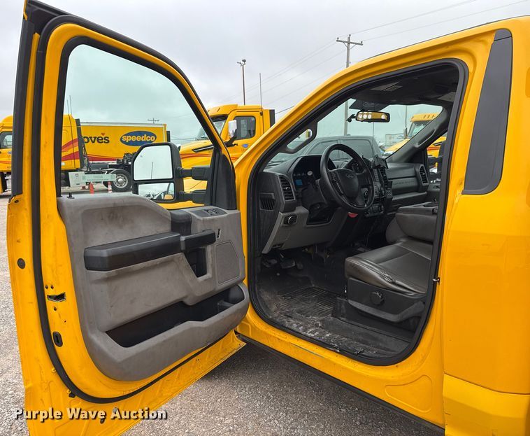 image for item EU2217 2018 Ford F350 Super Duty  utility bed pickup truck