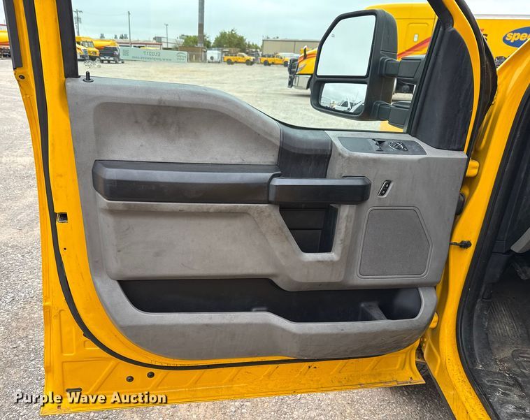 image for item EU2217 2018 Ford F350 Super Duty  utility bed pickup truck