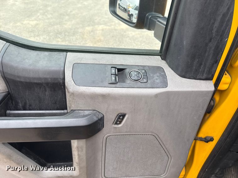 image for item EU2217 2018 Ford F350 Super Duty  utility bed pickup truck